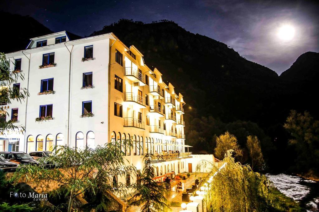 Hotel Golden Spirit Băile Herculane Buitenkant foto