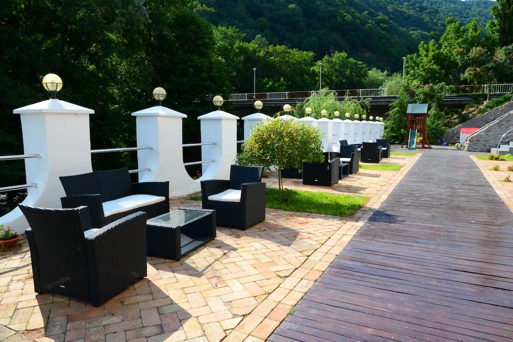 Hotel Golden Spirit Băile Herculane Buitenkant foto
